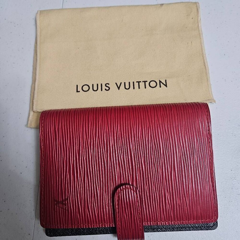 Louis Vuitton epi agenda wallet
